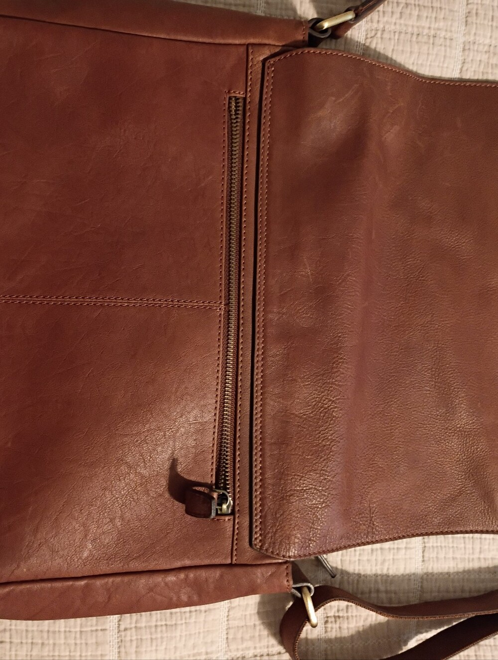 Men's Brown Leather Messenger Bag - Classic Everyday Carry - Picture 3 of 5
